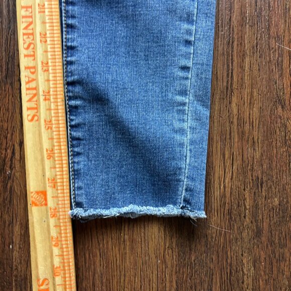 Judy Blue Skinny Fit Jeans Light Wash Distressed Raw Hem Button Fly Women’s 1/25 - Picture 9 of 11